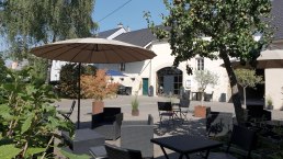 Aussenansicht - Hofcafe Kreative Galerie, © Ingeborg Steichen Aussenansicht - Hofcafe Kreative Galerie, © Ingeborg Steichen