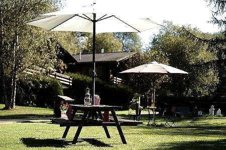 Liegewiese mit Sitzgruppe Liegewiese mit Sitzgruppe