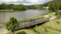 The Prüm cycle path leads past the Bitburg reservoir near Biersdorf, © Eifel Tourismus GmbH, Dominik Ketz The Prüm cycle path leads past the Bitburg reservoir near Biersdorf, © Eifel Tourismus GmbH, Dominik Ketz