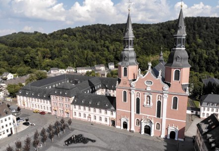 St. Salvator Basilika mit Abteigebäude in Prüm, © Tourist-Information Prümer Land/PM Studios St. Salvator Basilika mit Abteigebäude in Prüm, © Tourist-Information Prümer Land/PM Studios