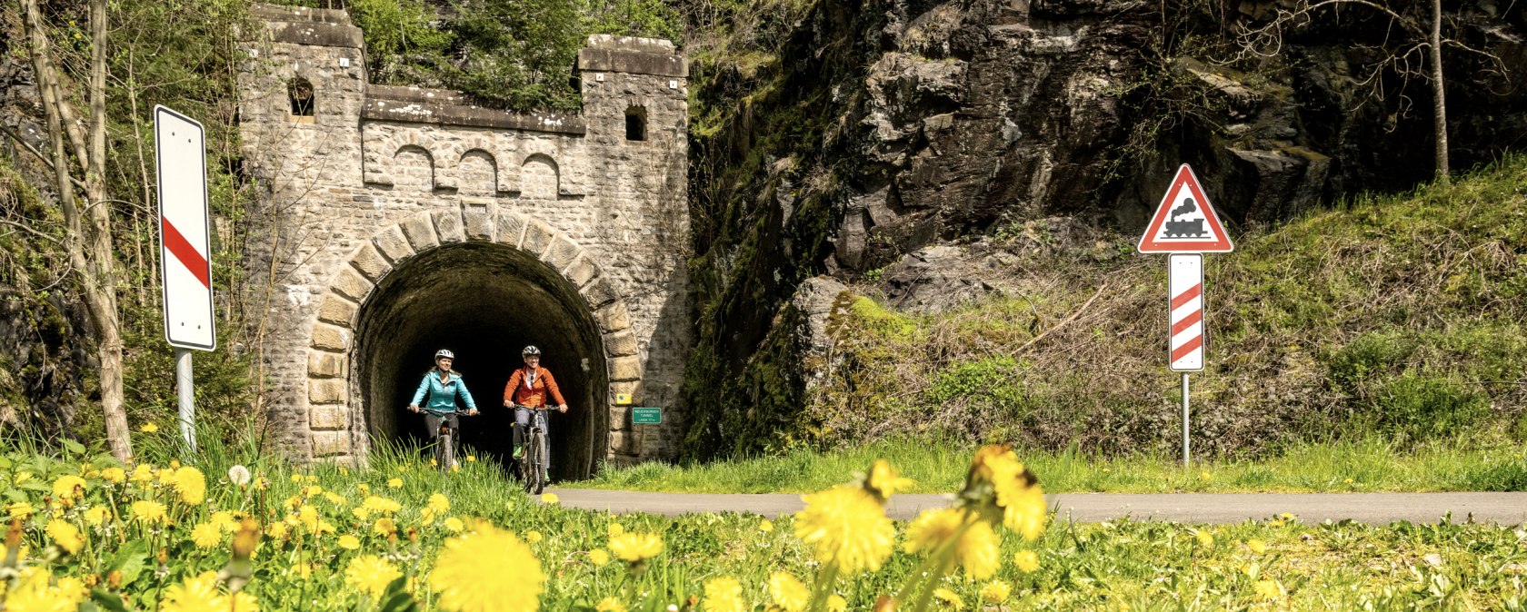 Enz-fietspad, oude spoorwegtunnel bij Neuerburg, © Eifel Tourismus GmbH, Dominik Ketz Enz-fietspad, oude spoorwegtunnel bij Neuerburg, © Eifel Tourismus GmbH, Dominik Ketz