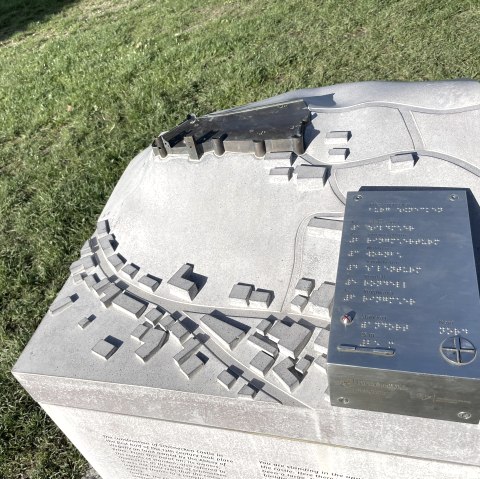 Tastmodell der Burgruine Schönecken, © Tourist-Information Prümer Land/Eifel Tourismus GmbH Tastmodell der Burgruine Schönecken, © Tourist-Information Prümer Land/Eifel Tourismus GmbH