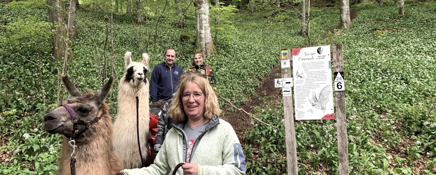 Eifelnomaden auf schmalem Pfad, © Eifelnomaden, Julietta Baums Eifelnomaden auf schmalem Pfad, © Eifelnomaden, Julietta Baums