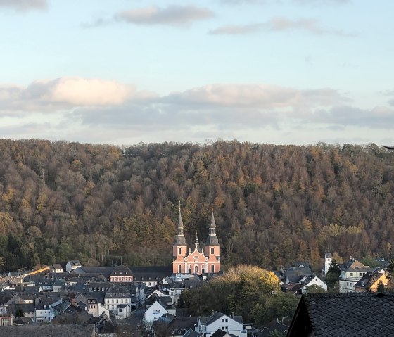 Herbstspaziergang Blick auf Basilika Prüm, © Tourist-Information Prümer Land, Sebastian Wiesen Herbstspaziergang Blick auf Basilika Prüm, © Tourist-Information Prümer Land, Sebastian Wiesen