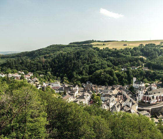 Uitzicht op Neuerburg op het Enz-fietspad, © Eifel Tourismus GmbH, D. Ketz Uitzicht op Neuerburg op het Enz-fietspad, © Eifel Tourismus GmbH, D. Ketz