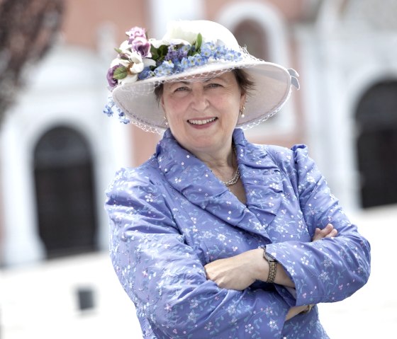 Gästeführerin Andrea Triendl, © PM Studios Prüm Gästeführerin Andrea Triendl, © PM Studios Prüm