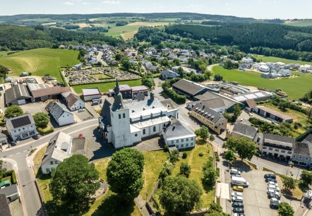 Bleialf mit Pfarrkirche Sankt Marien, © Tourist-Information Prümer Land/Eifel Tourismus GmbH, D. Ketz Bleialf mit Pfarrkirche Sankt Marien, © Tourist-Information Prümer Land/Eifel Tourismus GmbH, D. Ketz