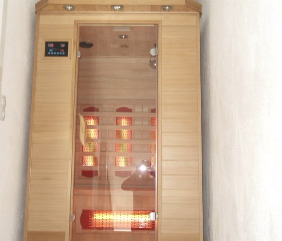 Full spectrum infrared sauna Guest house, © Eckhard Maroska Full spectrum infrared sauna Guest house, © Eckhard Maroska