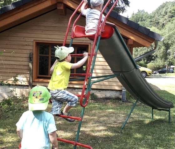 Viel Spaß auf der neuen Rutsche Viel Spaß auf der neuen Rutsche