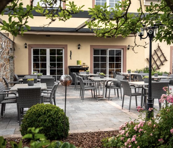 Biergarten, © TI-Prüm/ Altes Backhaus Diana Hens Biergarten, © TI-Prüm/ Altes Backhaus Diana Hens