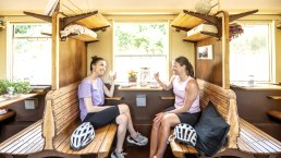 Kaffeepause im Café Stullwerk, Eisenbahnmuseum, © Eifel Tourismus GmbH, Dominik Ketz