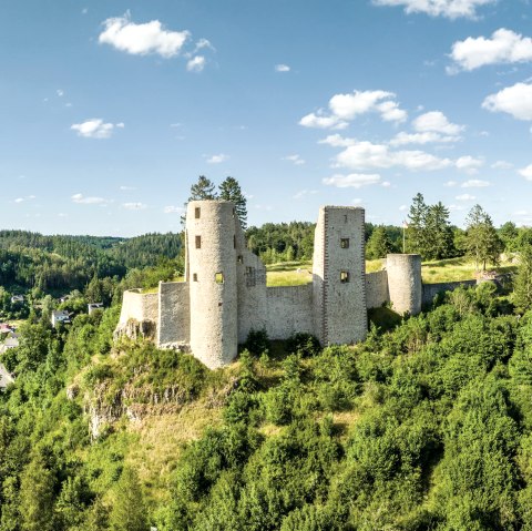 Burg Sch&ouml;necken, &copy; Tourist-Information Pr&uuml;mer Land/ ET GmbH