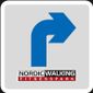 Panneau avec flèche bleue vers la droite et texte 'Nordic Walking Fitnesspark'.