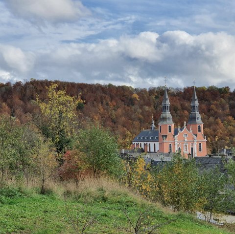 Herbstliches Pr&uuml;m Blick auf Basilika, &copy; Tourist-Information Pr&uuml;mer Land, Sebastian Wiesen