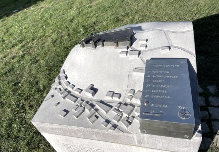 Tastmodell der Burgruine Sch&ouml;necken, &copy; Tourist-Information Pr&uuml;mer Land/Eifel Tourismus GmbH