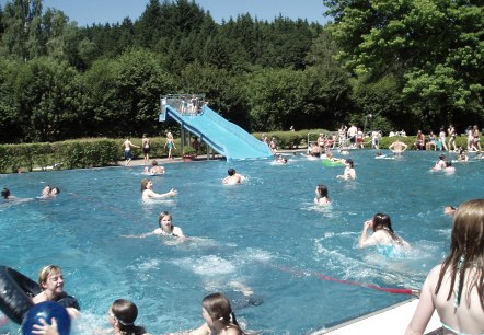 Waldfreibad Prüm  mit Rutschbahn, © Tourist-Information Prümer Land