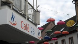 Caf&eacute;23, am Hahnplatz in Pr&uuml;m, &copy; Tourist-Information Pr&uuml;mer Land