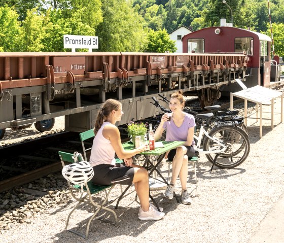 Stop off at Café Stullwerk in the railroad museum, Pronsfeld, © Eifel Tourismus GmbH, Dominik Ketz