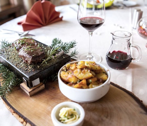 Speisen, &copy; Hotel-Rest. Schoos