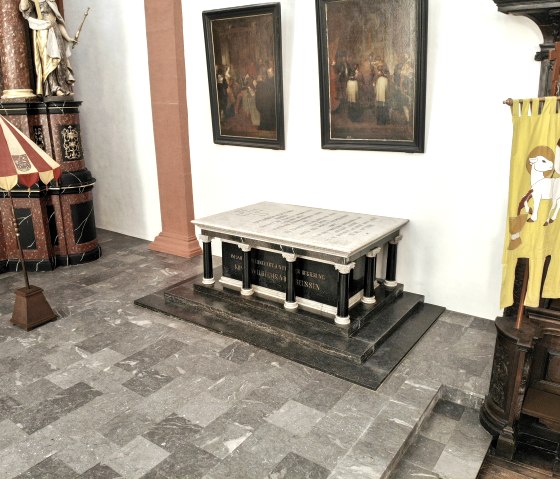 Kaiser-Lothar Grab Pr&uuml;m, &copy; PM Studios Pr&uuml;m