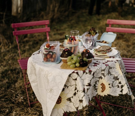 Picknicktisch, &copy; eifelnomaden, J. Baums