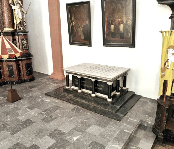 St. Salvator Basilika Pr&uuml;m, Grab Kaiser Lothar, &copy; Tourist-Information Pr&uuml;mer Land, PM Studio