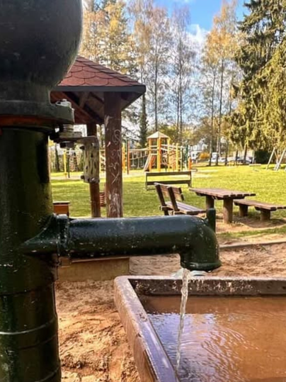 Kinderspielplatz im Kurpark mit Wasser
