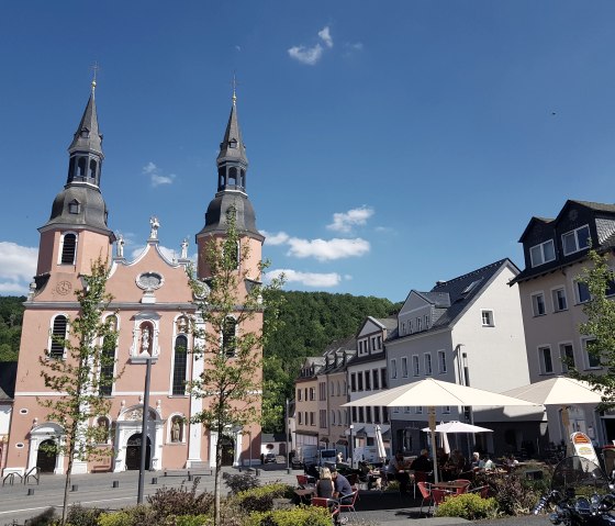 La basilique de Prüm au printemps, © Tourist-Information Prümer Land Sebastian Wiesen