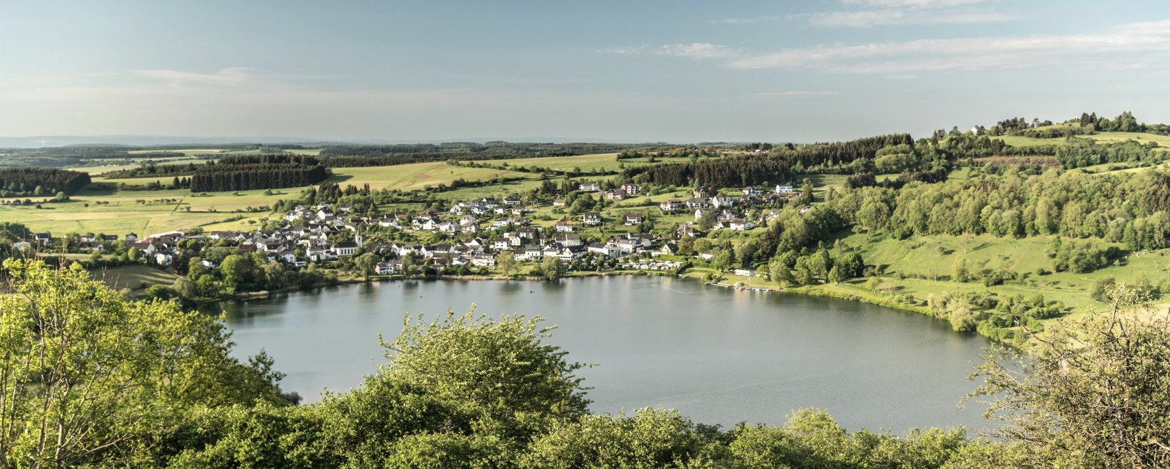 Blick auf das Schalkenmehrener Maar, &copy; Eifel Tourismus GmbH, Dominik Ketz