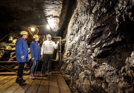 Führung im Besucherbergwerk Mühlerberger Stollen, © Tourist-Information Prümer Land/ET GmbH