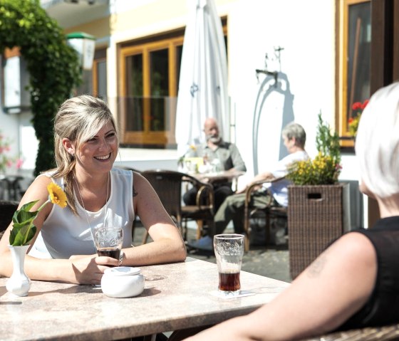 Terasse, &copy; Hotel-Rest. Schoos