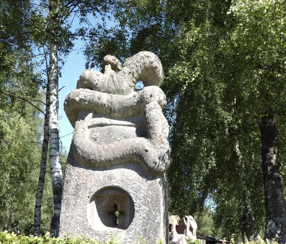 Skulptur am Pi Weißenseifen, © Tourist-Information Prümer Land