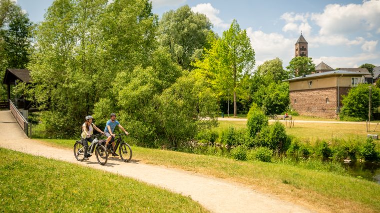Fietser in het kuurpark van Gerolstein.