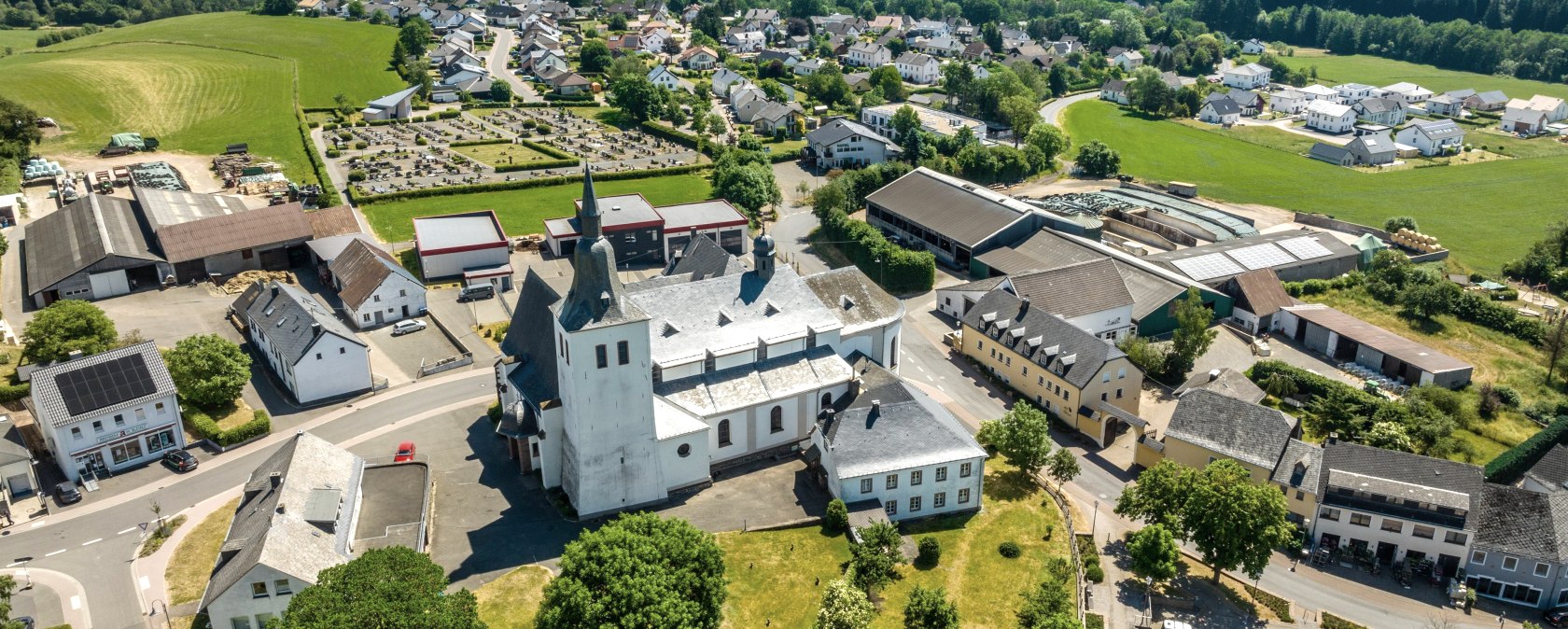 Bleialf mit Pfarrkirche Sankt Marien, © Tourist-Information Prümer Land/Eifel Tourismus GmbH, D. Ketz