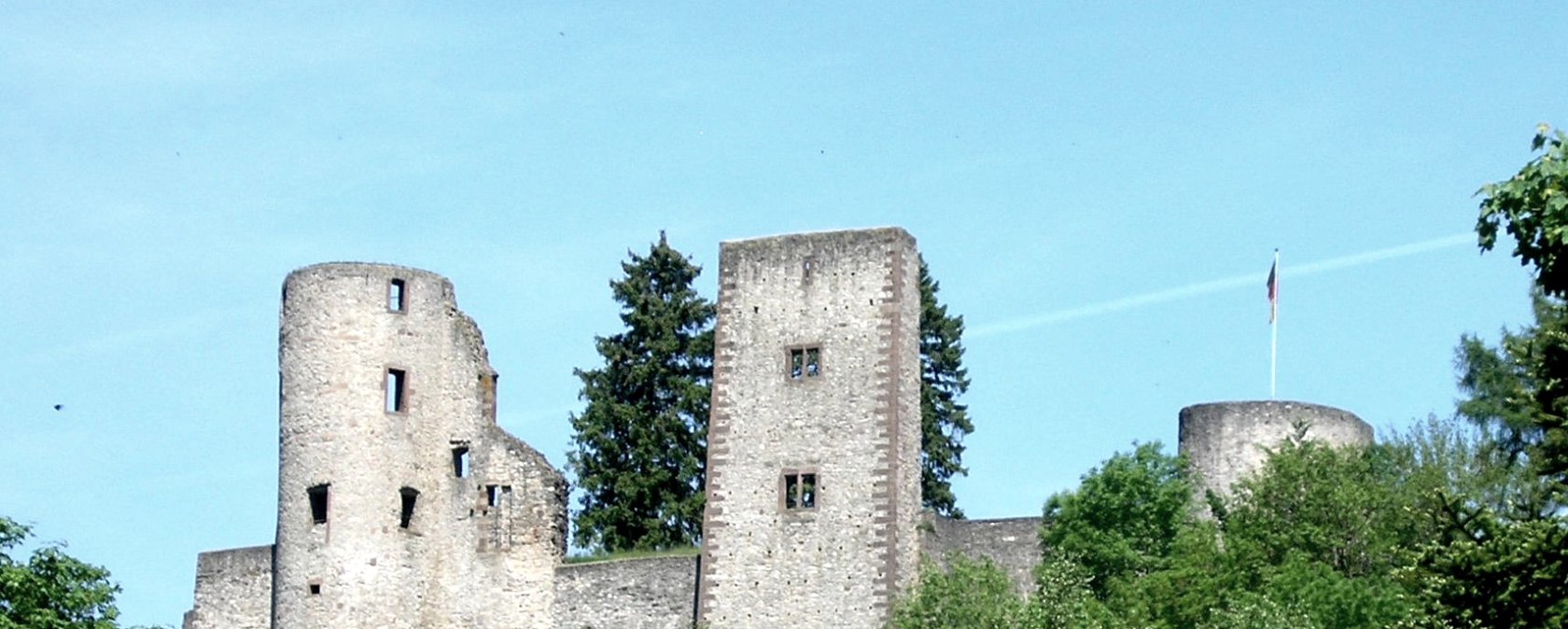 Burgruine Sch&ouml;necken, &copy; Tourist-Information Pr&uuml;mer Land/Fotograf M. Schuler