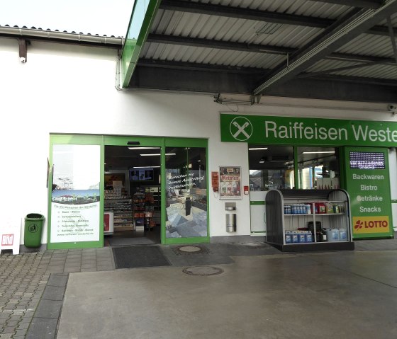 Raiffesienmarkt Tankstelle Pr&uuml;m, &copy; Tourist-Information Pr&uuml;mer Land