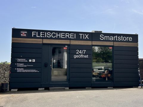 Einkaufscontainer der Fleischerei Tix, Frontansicht