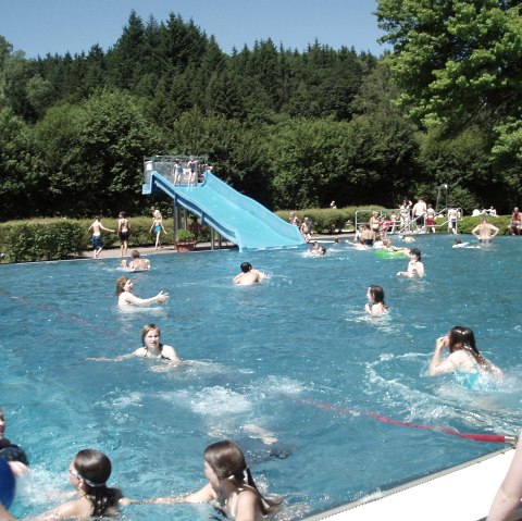 Waldfreibad Prüm  mit Rutschbahn, © Tourist-Information Prümer Land