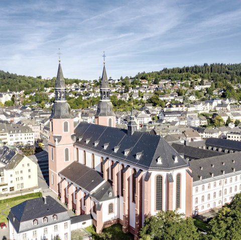 Blick auf Pr&uuml;m mit St. Salvator Basilika Pr&uuml;m, &copy; Eifel Tourismus (ET) GmbH