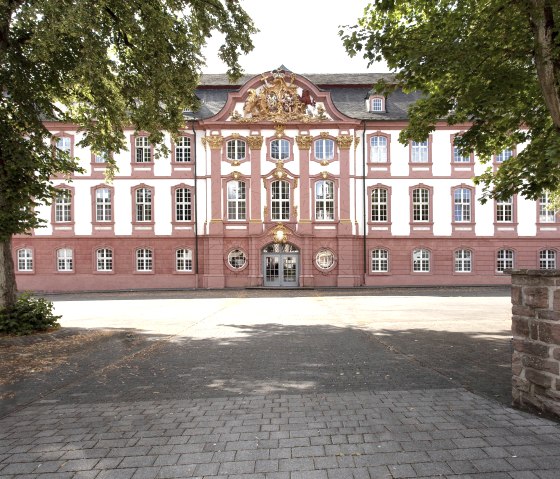 Ehemalige Abtei Pr&uuml;m Portal, &copy; Tourist-Information Pr&uuml;mer Land