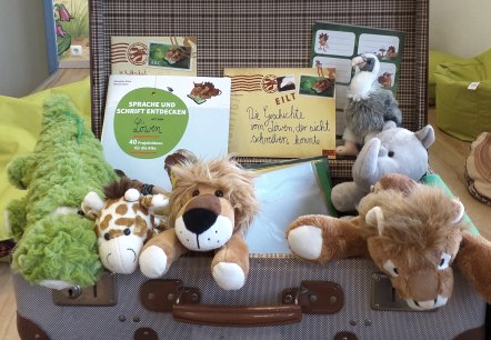 B&uuml;cherei Pr&uuml;m 2024 Geschichten aus dem Koffer, &copy; Tourist-Information Pr&uuml;mer Land/B&uuml;cherei Pr&uuml;m