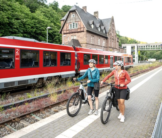 Pour ceux qui le souhaitent, retour en train ou raccourci, gare de Kyllburg sur la piste cyclable de la Kyll, &copy; Eifel Tourismus GmbH, Dominik Ketz