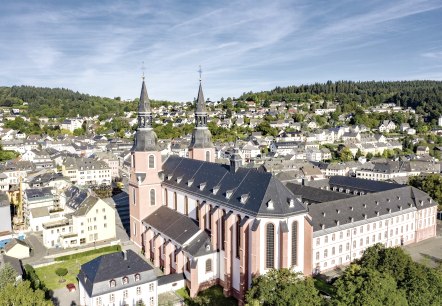 Blick auf Pr&uuml;m mit St. Salvator Basilika Pr&uuml;m, &copy; Eifel Tourismus (ET) GmbH